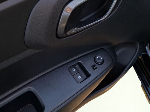 https://csb-strapi-files.fsn1.your-objectstorage.com/inventory-cars/images/c1c19f2030a0750539a4c9576322d56f4a38b281/13_500_9035.jpg