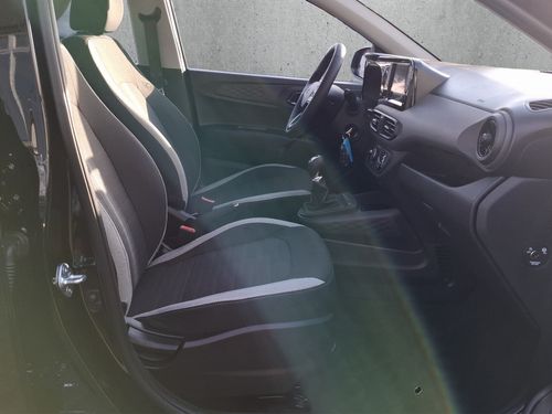 https://csb-strapi-files.fsn1.your-objectstorage.com/inventory-cars/images/c1c19f2030a0750539a4c9576322d56f4a38b281/19_500_2407.jpg