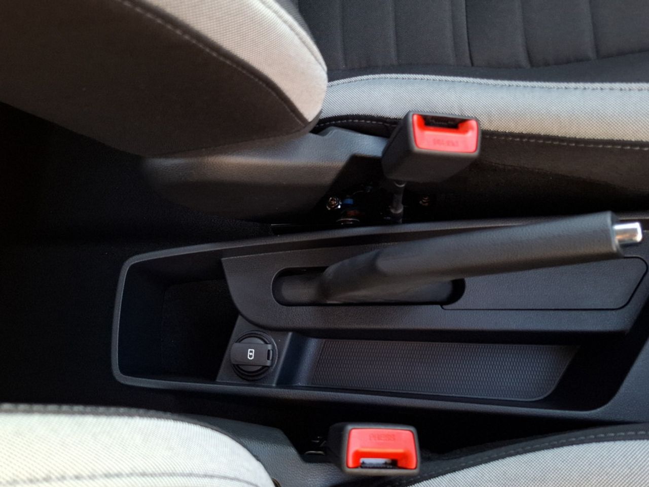 https://csb-strapi-files.fsn1.your-objectstorage.com/inventory-cars/images/c1c19f2030a0750539a4c9576322d56f4a38b281/20_1280_3799.jpg