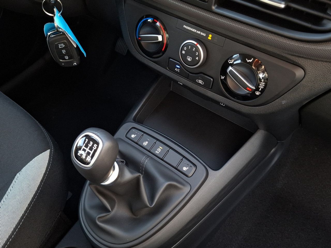 https://csb-strapi-files.fsn1.your-objectstorage.com/inventory-cars/images/c1c19f2030a0750539a4c9576322d56f4a38b281/21_1280_2110.jpg