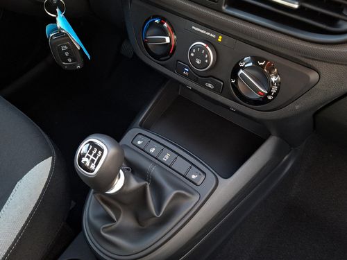 https://csb-strapi-files.fsn1.your-objectstorage.com/inventory-cars/images/c1c19f2030a0750539a4c9576322d56f4a38b281/21_500_4310.jpg