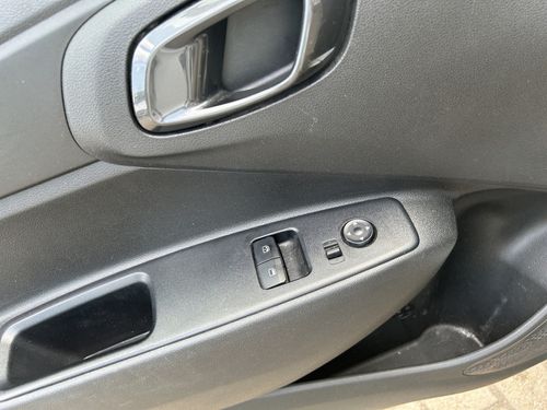 https://csb-strapi-files.fsn1.your-objectstorage.com/inventory-cars/images/c20c123c7c90e984ac098330aade721f3b23e98f/13_500_8235.jpg