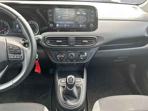 https://csb-strapi-files.fsn1.your-objectstorage.com/inventory-cars/images/c20c123c7c90e984ac098330aade721f3b23e98f/17_500_7042.jpg