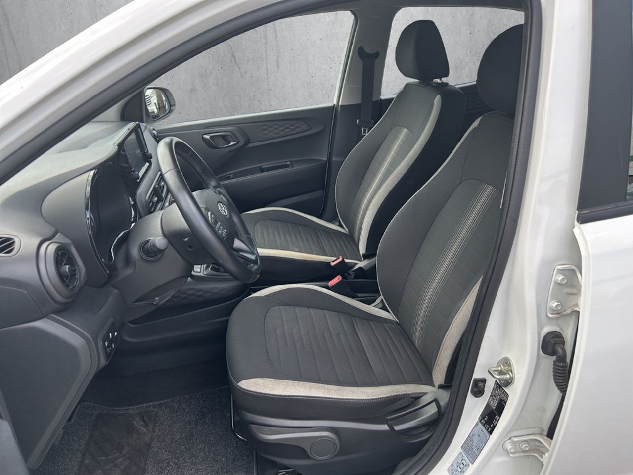 https://csb-strapi-files.fsn1.your-objectstorage.com/inventory-cars/images/c20c123c7c90e984ac098330aade721f3b23e98f/9_1280_5129.jpg