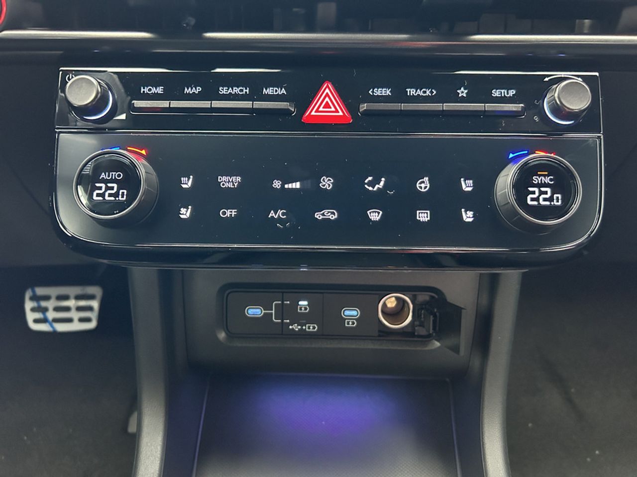 https://csb-strapi-files.fsn1.your-objectstorage.com/inventory-cars/images/c2540c2254bf4a64710a79c6784a24d16ce2607f/18_1280_5346.jpg