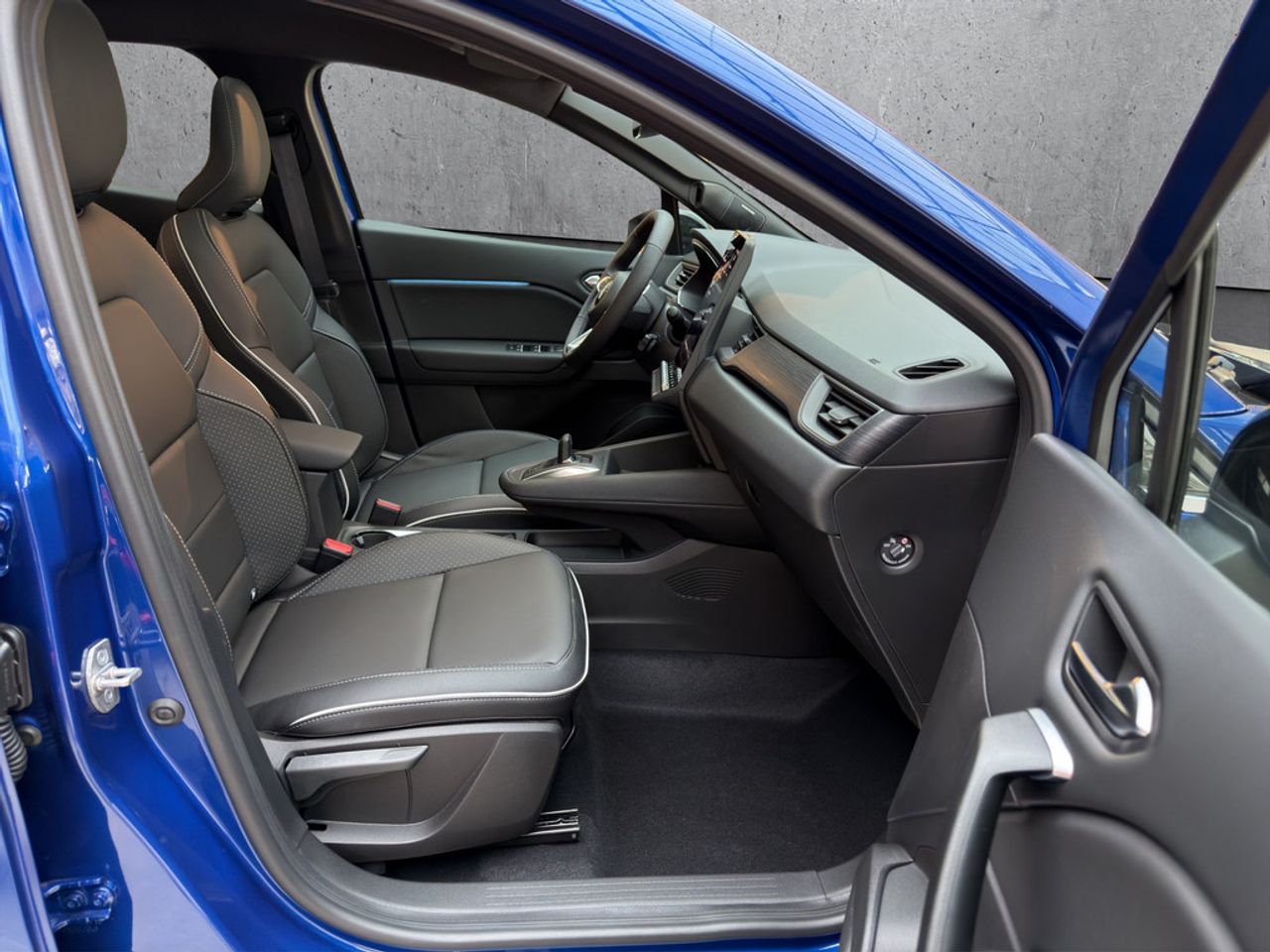https://csb-strapi-files.fsn1.your-objectstorage.com/inventory-cars/images/c2a7b76d81dd0ae01285d7645dfdd53292de8b22/19_1280_5018.jpg