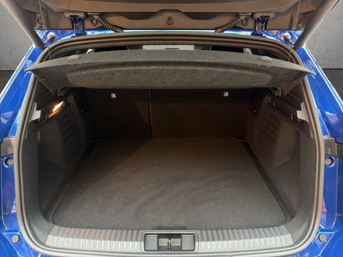 https://csb-strapi-files.fsn1.your-objectstorage.com/inventory-cars/images/c2a7b76d81dd0ae01285d7645dfdd53292de8b22/5_500_2197.jpg