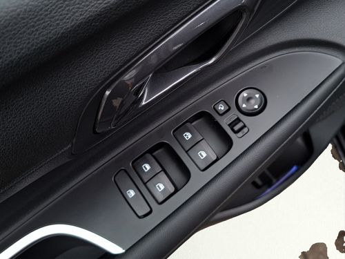 https://csb-strapi-files.fsn1.your-objectstorage.com/inventory-cars/images/c32df7f9635aa5f9b50781ea56df79e4b7c86b74/13_500_9791.jpg