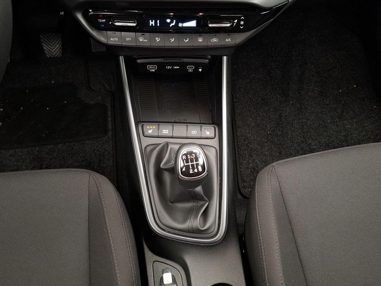 https://csb-strapi-files.fsn1.your-objectstorage.com/inventory-cars/images/c32df7f9635aa5f9b50781ea56df79e4b7c86b74/18_1280_2465.jpg