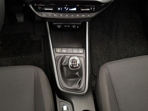 https://csb-strapi-files.fsn1.your-objectstorage.com/inventory-cars/images/c32df7f9635aa5f9b50781ea56df79e4b7c86b74/18_500_9447.jpg