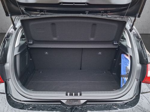 https://csb-strapi-files.fsn1.your-objectstorage.com/inventory-cars/images/c32df7f9635aa5f9b50781ea56df79e4b7c86b74/19_500_1549.jpg