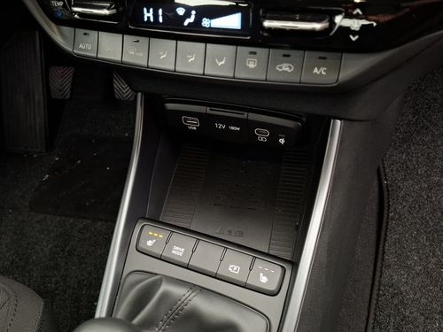 https://csb-strapi-files.fsn1.your-objectstorage.com/inventory-cars/images/c32df7f9635aa5f9b50781ea56df79e4b7c86b74/22_500_8175.jpg