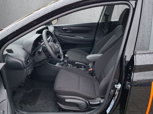 https://csb-strapi-files.fsn1.your-objectstorage.com/inventory-cars/images/c32df7f9635aa5f9b50781ea56df79e4b7c86b74/9_500_6320.jpg
