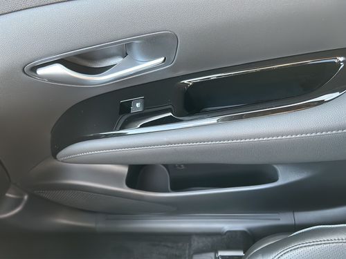 https://csb-strapi-files.fsn1.your-objectstorage.com/inventory-cars/images/c3665ce2cd1d96b3e73a7b21c358ef0b56155970/21_500_3424.jpg