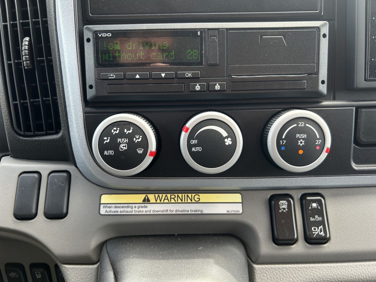 https://csb-strapi-files.fsn1.your-objectstorage.com/inventory-cars/images/c37eb363f6f516ba2d9fa2d120cacbafeb7f21dc/14_1280_9957.jpg