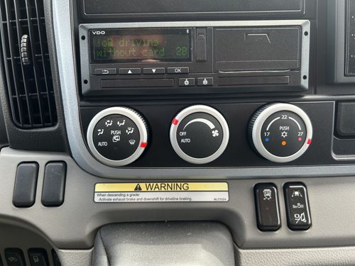 https://csb-strapi-files.fsn1.your-objectstorage.com/inventory-cars/images/c37eb363f6f516ba2d9fa2d120cacbafeb7f21dc/14_500_2230.jpg