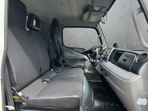https://csb-strapi-files.fsn1.your-objectstorage.com/inventory-cars/images/c37eb363f6f516ba2d9fa2d120cacbafeb7f21dc/19_500_9594.jpg