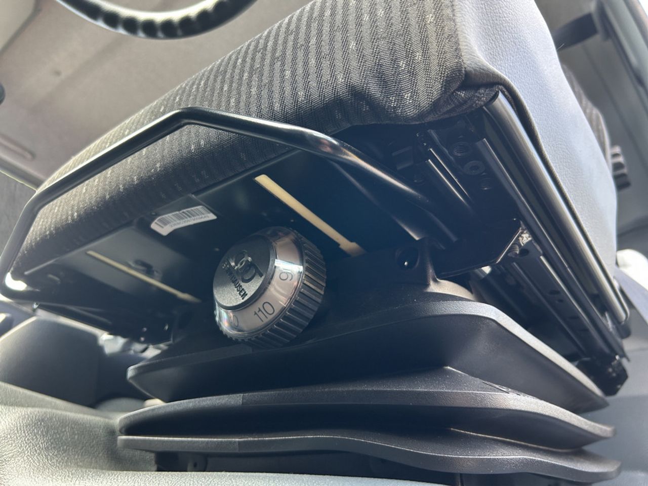 https://csb-strapi-files.fsn1.your-objectstorage.com/inventory-cars/images/c37eb363f6f516ba2d9fa2d120cacbafeb7f21dc/20_1280_7746.jpg