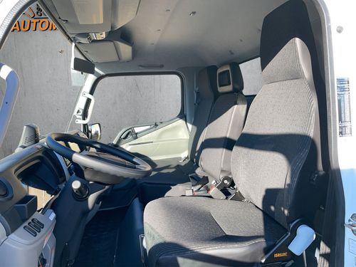 https://csb-strapi-files.fsn1.your-objectstorage.com/inventory-cars/images/c37eb363f6f516ba2d9fa2d120cacbafeb7f21dc/3_500_7333.jpg