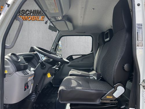 https://csb-strapi-files.fsn1.your-objectstorage.com/inventory-cars/images/c37eb363f6f516ba2d9fa2d120cacbafeb7f21dc/9_500_4698.jpg