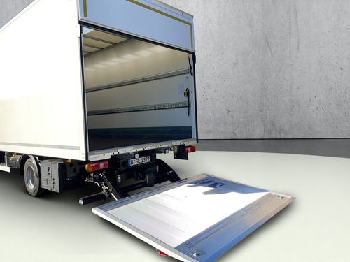 https://csb-strapi-files.fsn1.your-objectstorage.com/inventory-cars/images/c37eb363f6f516ba2d9fa2d120cacbafeb7f21dc/9_500_4923.jpg