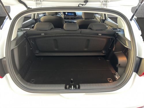 https://csb-strapi-files.fsn1.your-objectstorage.com/inventory-cars/images/c3e06c0f036d70c59d7b0016d77e32c936a26046/5_500_8434.jpg