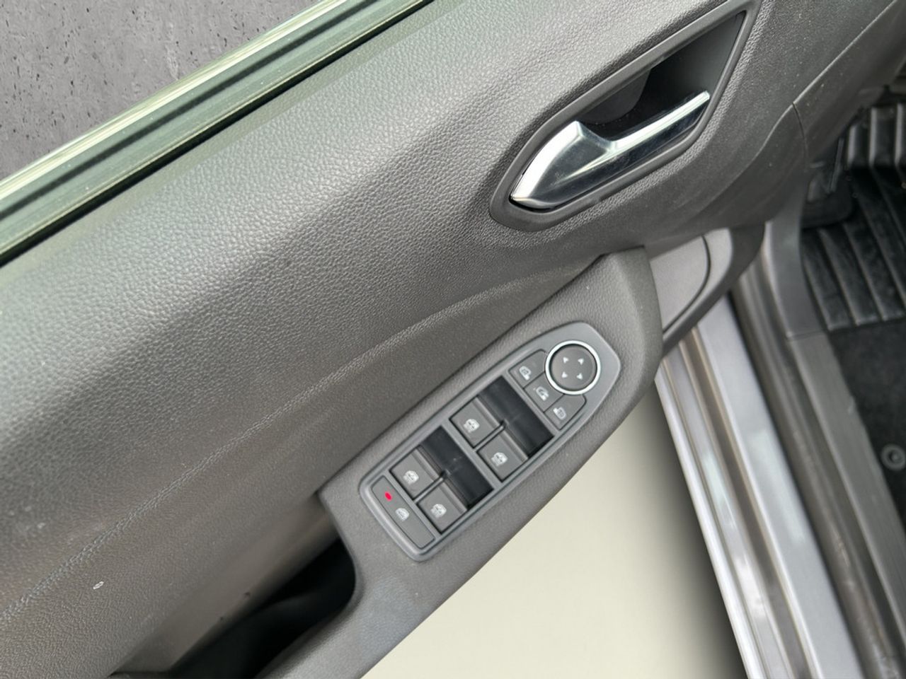 https://csb-strapi-files.fsn1.your-objectstorage.com/inventory-cars/images/c5efaa2aaeeca1c0486e9ce9f51ea844b41ae712/13_1280_7721.jpg