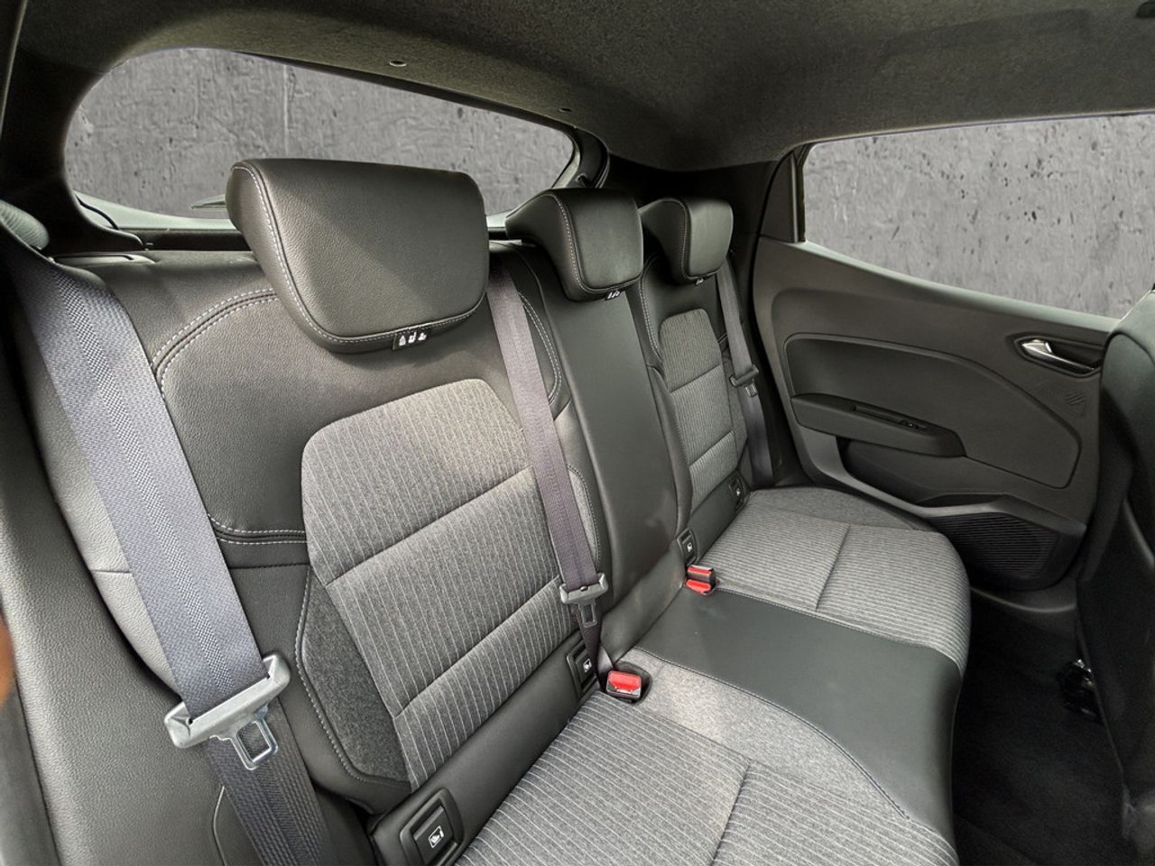 https://csb-strapi-files.fsn1.your-objectstorage.com/inventory-cars/images/c5efaa2aaeeca1c0486e9ce9f51ea844b41ae712/16_1280_2661.jpg
