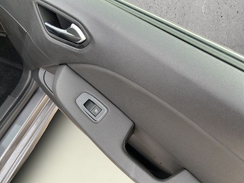 https://csb-strapi-files.fsn1.your-objectstorage.com/inventory-cars/images/c5efaa2aaeeca1c0486e9ce9f51ea844b41ae712/18_500_1446.jpg