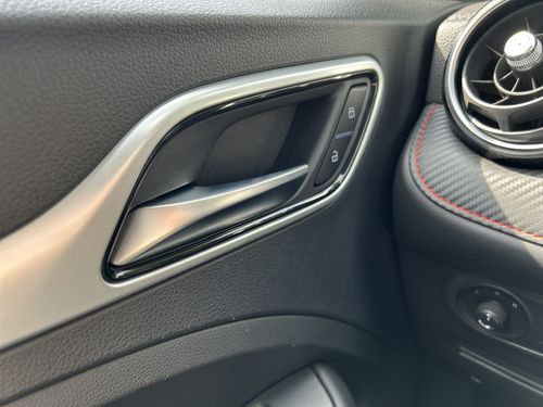 https://csb-strapi-files.fsn1.your-objectstorage.com/inventory-cars/images/c681be480cb873620c516ce5ce6e5dabcbc89e2d/17_500_1685.jpg