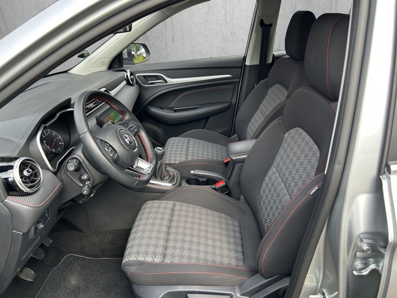 https://csb-strapi-files.fsn1.your-objectstorage.com/inventory-cars/images/c681be480cb873620c516ce5ce6e5dabcbc89e2d/19_1280_9243.jpg