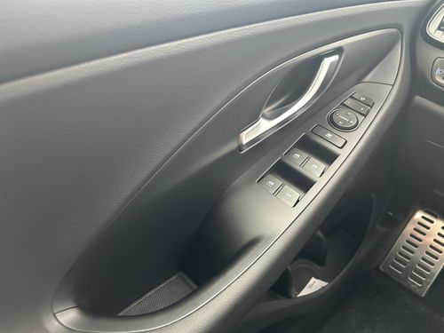 https://csb-strapi-files.fsn1.your-objectstorage.com/inventory-cars/images/c685fc56ae3d0cdb151e5c681f71bdb26ce619dc/13_500_9877.jpg