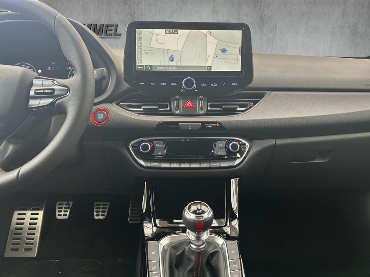 https://csb-strapi-files.fsn1.your-objectstorage.com/inventory-cars/images/c685fc56ae3d0cdb151e5c681f71bdb26ce619dc/17_1280_4285.jpg