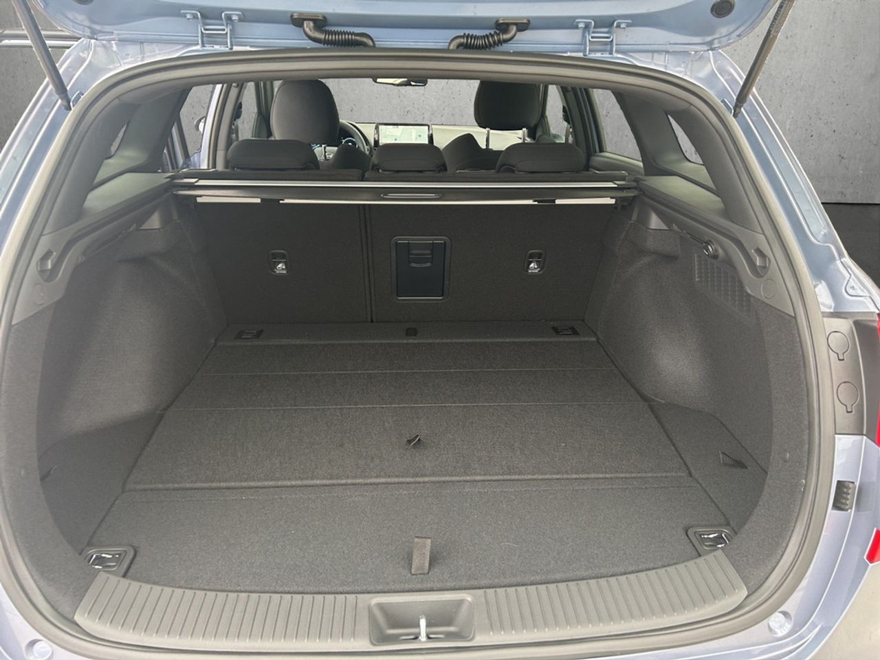 https://csb-strapi-files.fsn1.your-objectstorage.com/inventory-cars/images/c685fc56ae3d0cdb151e5c681f71bdb26ce619dc/18_1280_8940.jpg