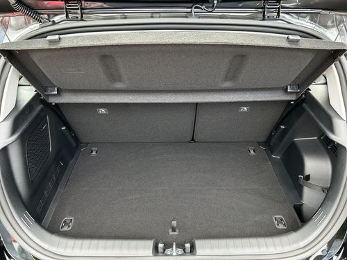 https://csb-strapi-files.fsn1.your-objectstorage.com/inventory-cars/images/c6b0210cf07c85b8a0c46ad60e15344435fad2eb/17_500_9304.jpg