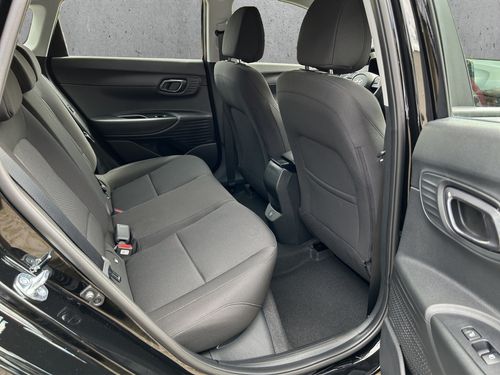 https://csb-strapi-files.fsn1.your-objectstorage.com/inventory-cars/images/c6b0210cf07c85b8a0c46ad60e15344435fad2eb/18_500_4552.jpg