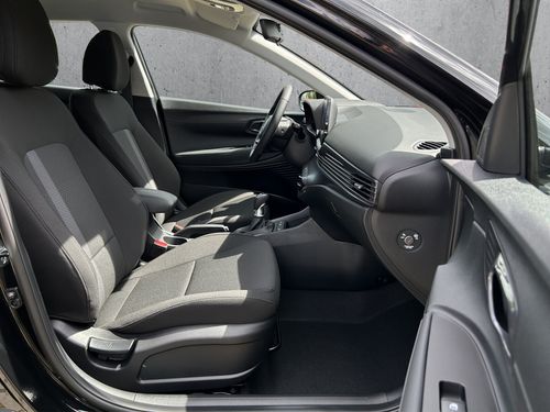 https://csb-strapi-files.fsn1.your-objectstorage.com/inventory-cars/images/c6b0210cf07c85b8a0c46ad60e15344435fad2eb/19_500_6417.jpg