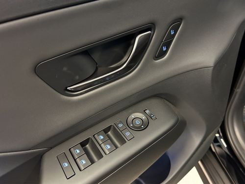 https://csb-strapi-files.fsn1.your-objectstorage.com/inventory-cars/images/c6ce9dd2430cfcfe6b6b7fa63ece2866031112d3/11_500_2460.jpg