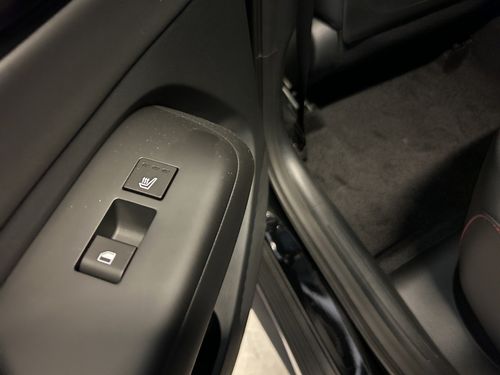 https://csb-strapi-files.fsn1.your-objectstorage.com/inventory-cars/images/c6ce9dd2430cfcfe6b6b7fa63ece2866031112d3/23_500_3828.jpg