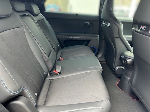 https://csb-strapi-files.fsn1.your-objectstorage.com/inventory-cars/images/c73fda16a7d887dd0009603025196836b012936d/12_500_6912.jpg