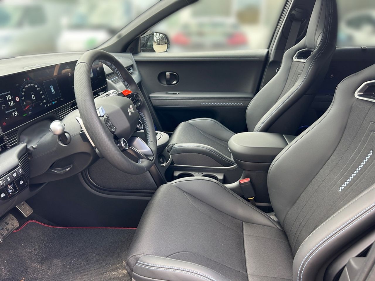 https://csb-strapi-files.fsn1.your-objectstorage.com/inventory-cars/images/c73fda16a7d887dd0009603025196836b012936d/6_1280_8873.jpg