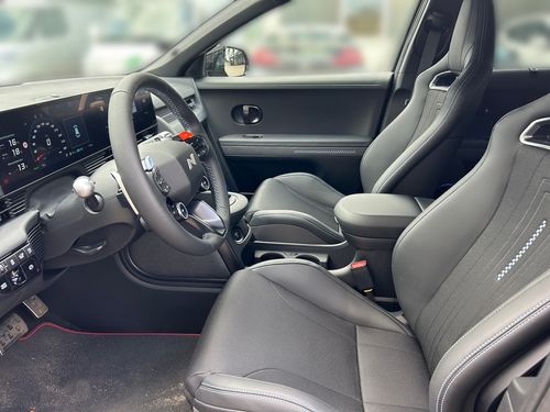 https://csb-strapi-files.fsn1.your-objectstorage.com/inventory-cars/images/c73fda16a7d887dd0009603025196836b012936d/6_500_8111.jpg
