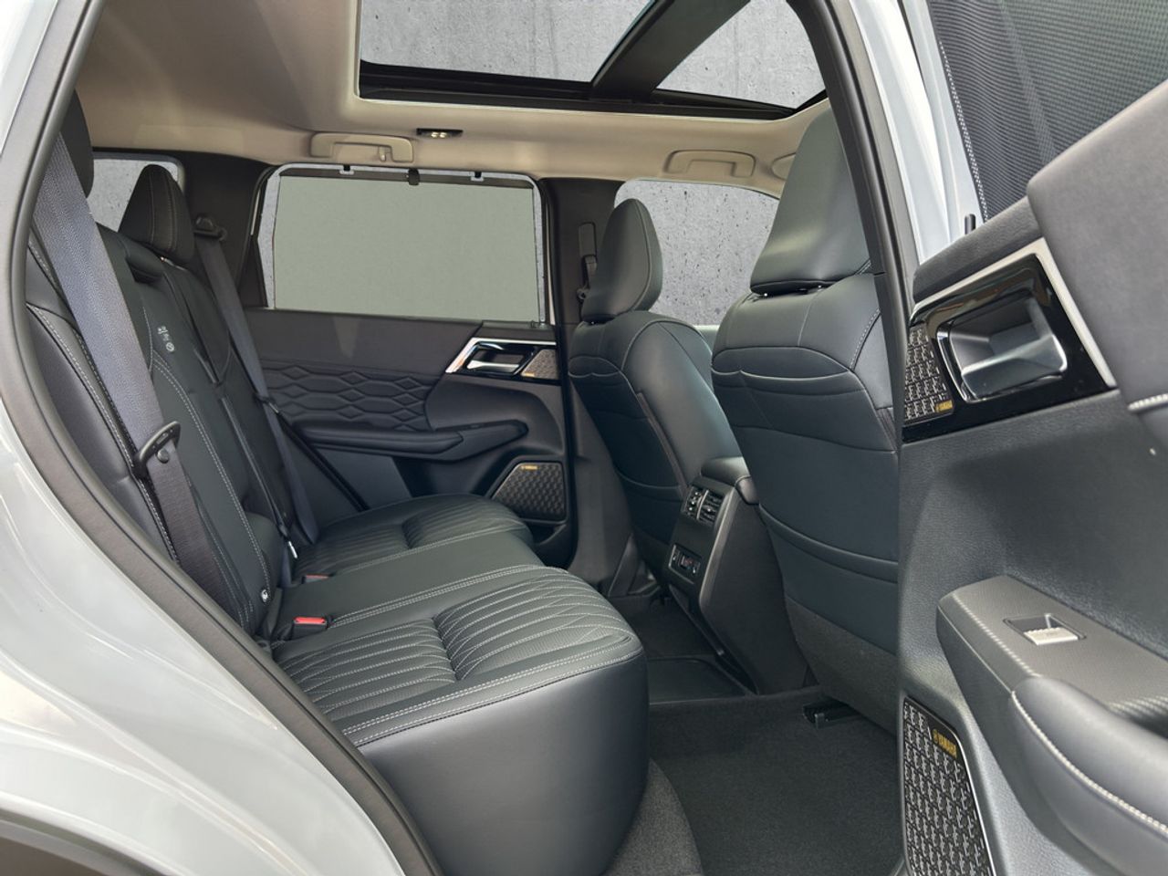 https://csb-strapi-files.fsn1.your-objectstorage.com/inventory-cars/images/c7ce4855fa4840c3d97f46245b21dee01f77f34f/18_1280_1879.jpg
