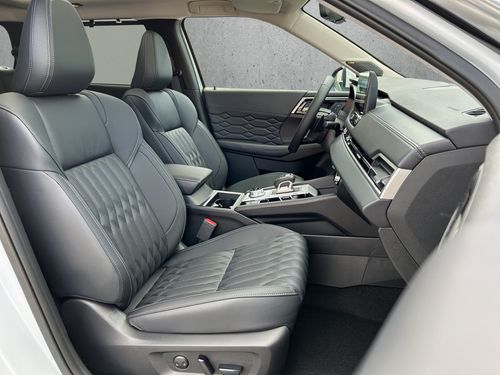 https://csb-strapi-files.fsn1.your-objectstorage.com/inventory-cars/images/c7ce4855fa4840c3d97f46245b21dee01f77f34f/19_500_3234.jpg