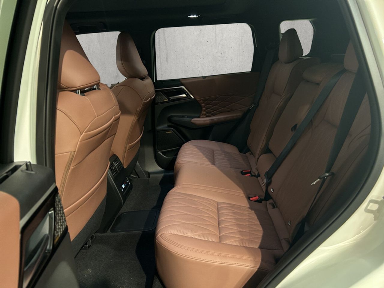 https://csb-strapi-files.fsn1.your-objectstorage.com/inventory-cars/images/c7df47c8075a7ae5d68f3893875768fc6ac3045b/14_1280_1971.jpg