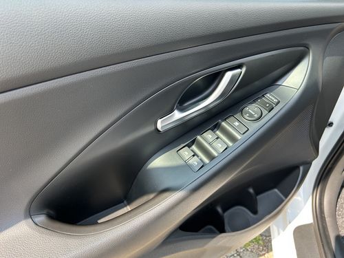 https://csb-strapi-files.fsn1.your-objectstorage.com/inventory-cars/images/c7ef78653f05e63c824b31669ed4a90dd3ea64b4/13_500_3284.jpg