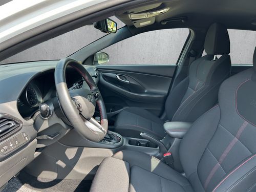 https://csb-strapi-files.fsn1.your-objectstorage.com/inventory-cars/images/c7ef78653f05e63c824b31669ed4a90dd3ea64b4/9_500_7768.jpg