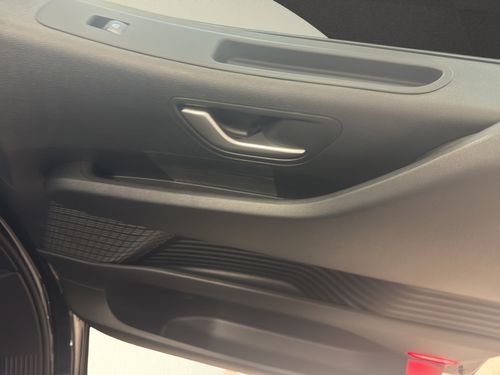 https://csb-strapi-files.fsn1.your-objectstorage.com/inventory-cars/images/ca7440079bc9556a0d9033fbd90d0cf88bd9ea79/21_500_3040.jpg