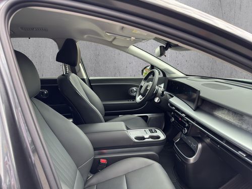 https://csb-strapi-files.fsn1.your-objectstorage.com/inventory-cars/images/cc14b90d040578439e08d70e1b7ca8cb6ddf704f/13_500_3606.jpg