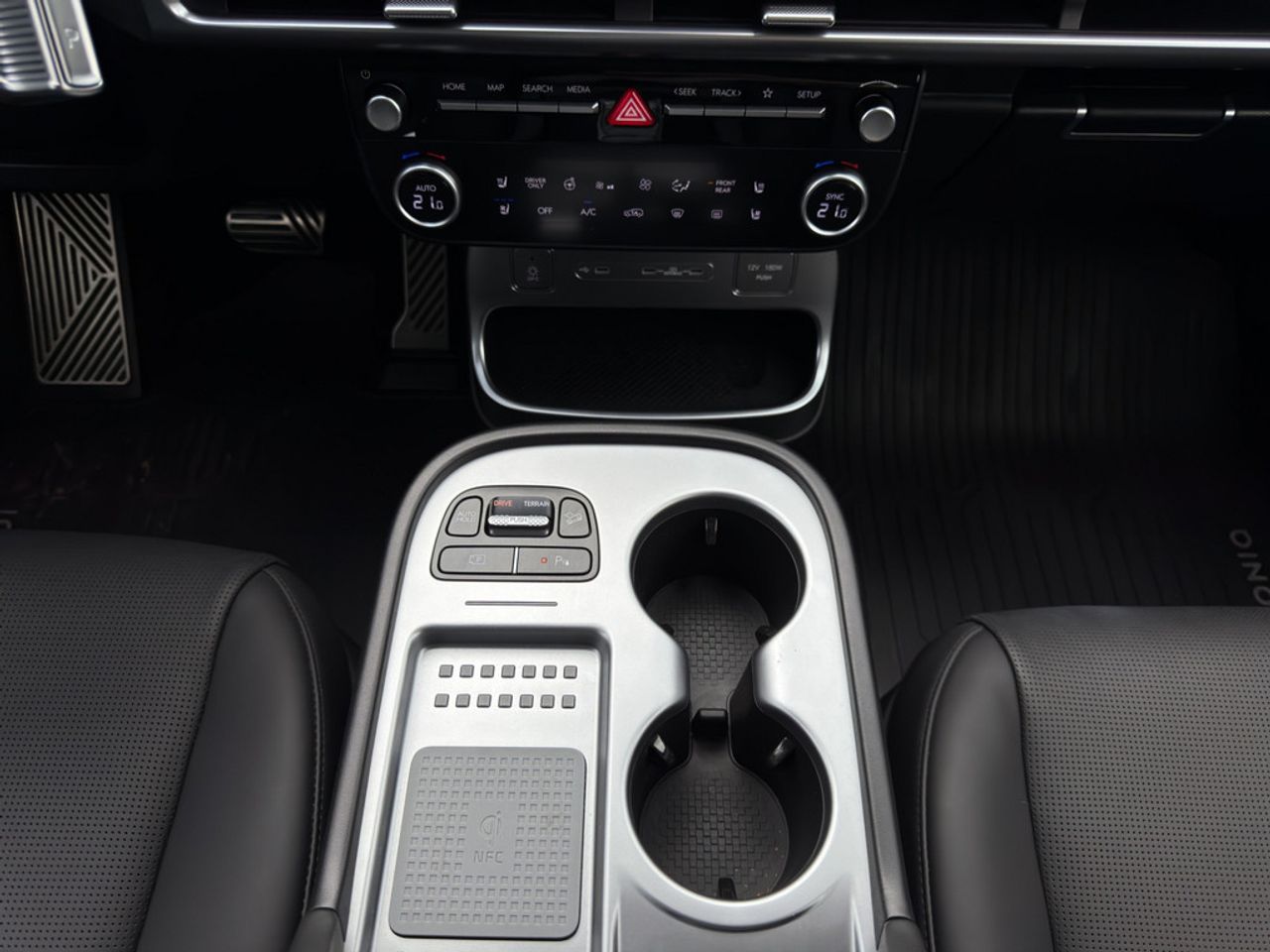 https://csb-strapi-files.fsn1.your-objectstorage.com/inventory-cars/images/cc14b90d040578439e08d70e1b7ca8cb6ddf704f/17_1280_4255.jpg